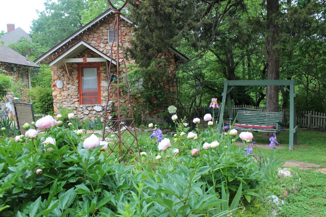 Rock Cottage Gardens B&B 유레카 스프링스 외부 사진